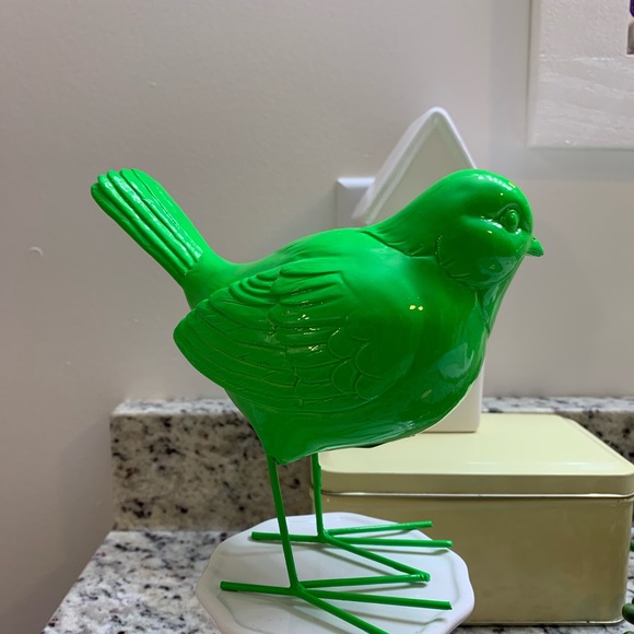 Bright green wire feet bird - Picture 3 of 4